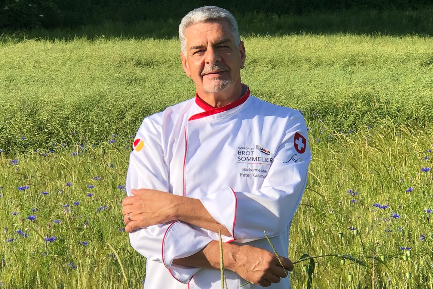 Brotsommelier, Peter Kasimow, steht in Feld